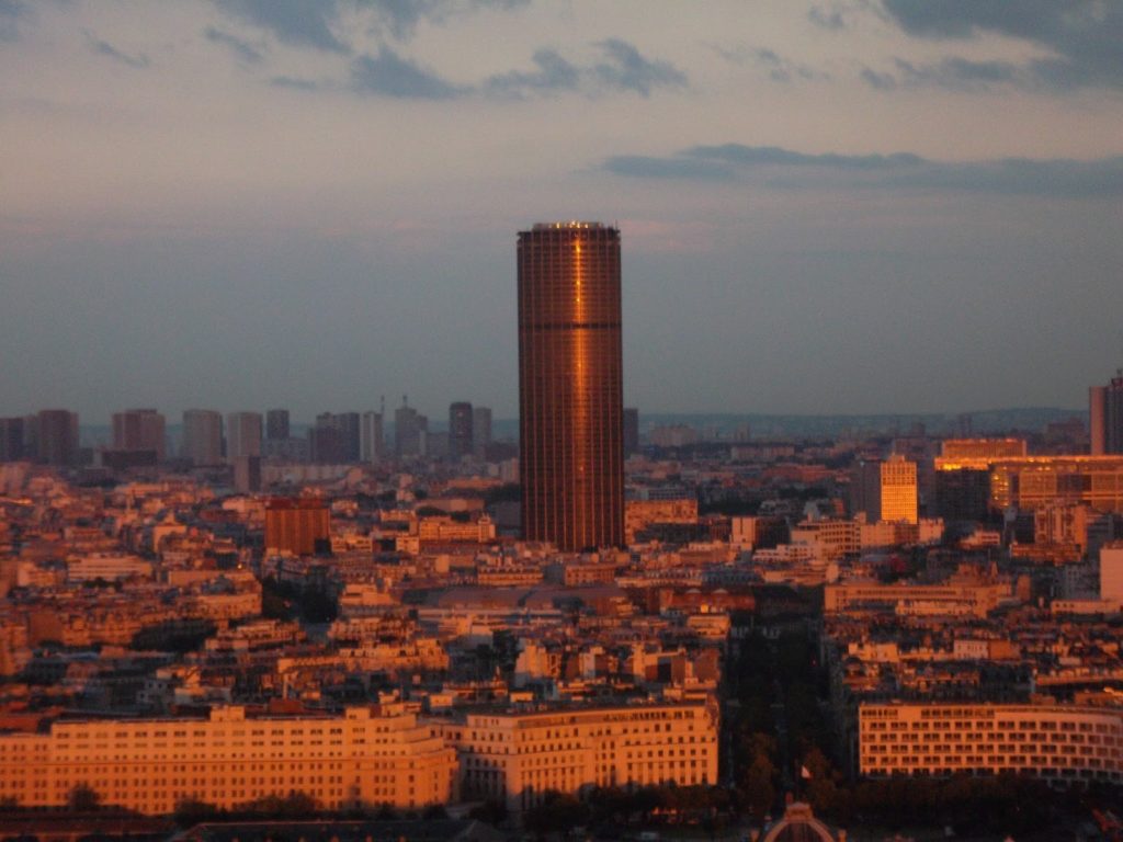 View_over_Paris_with_Montparnasse_Tower_from_the_Eiffel_Tower