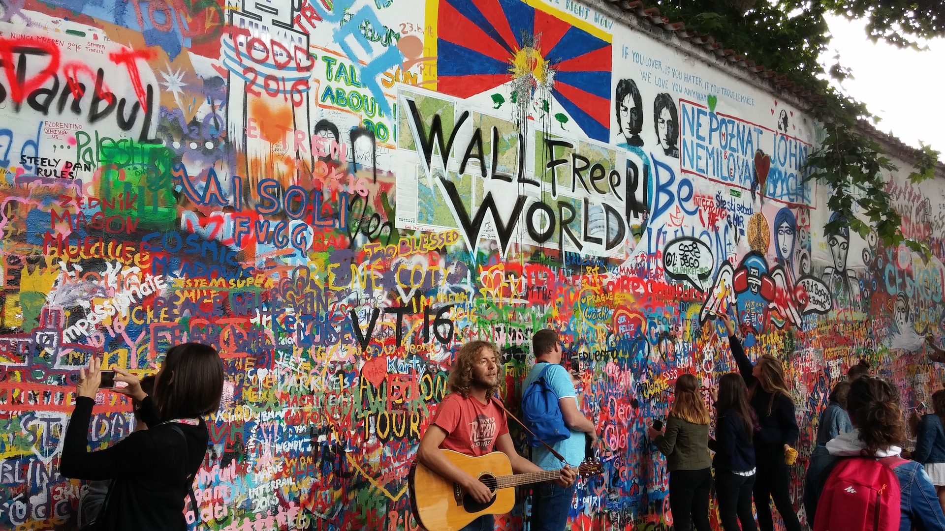 lennen-wall-prague