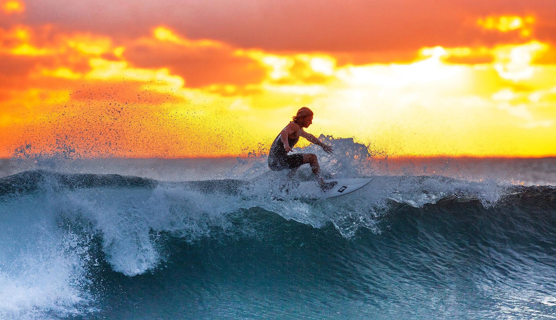 surfing-in-indonesia